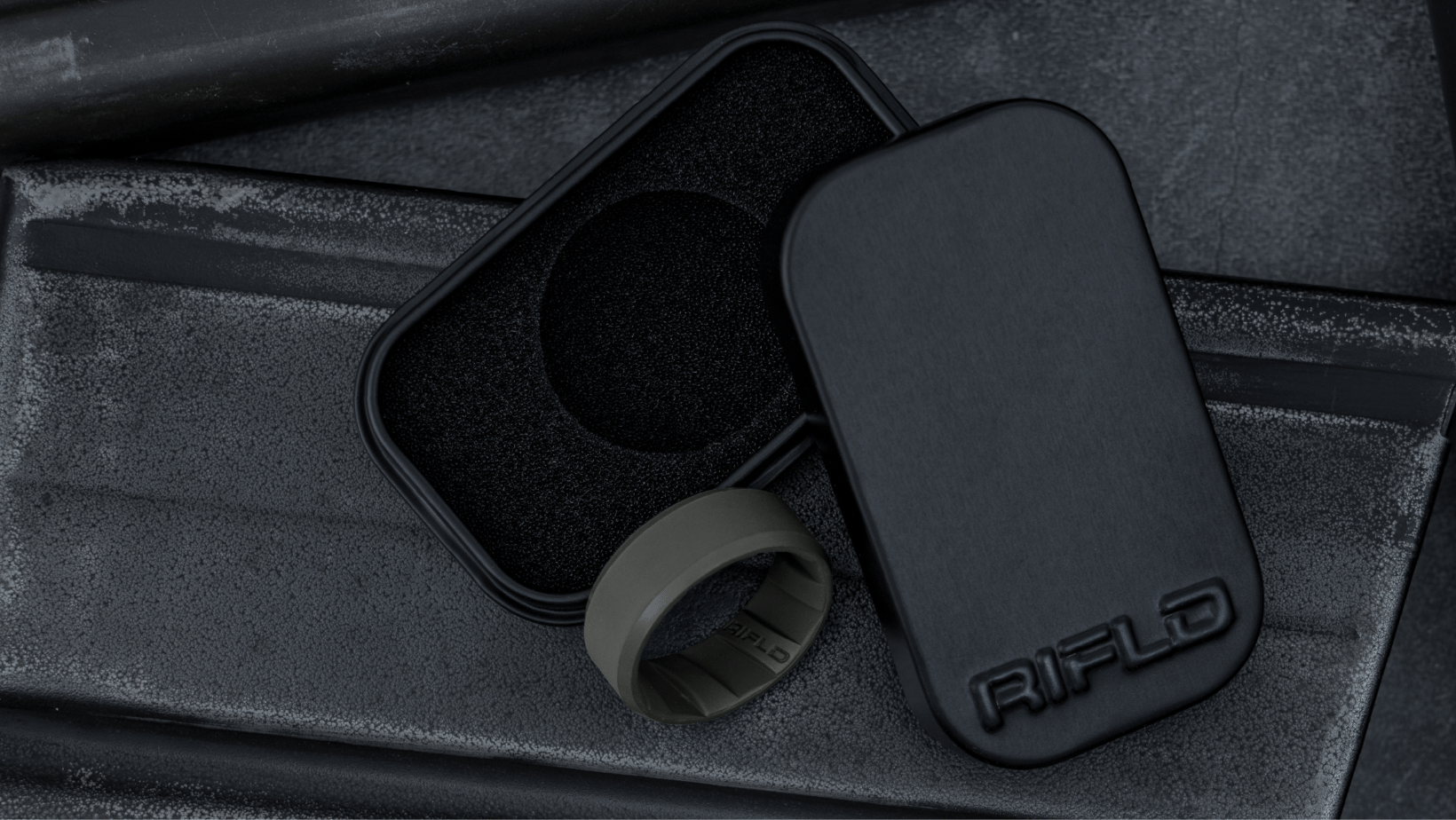 Exploring the Benefits of Rubber Wedding Bands for Men - Rifld Ring Company